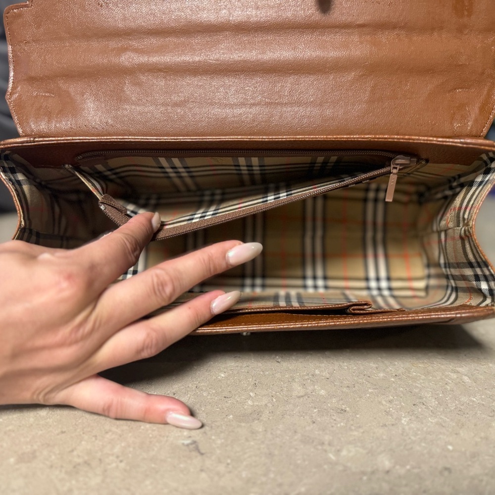 ❌SOLD❌ Burberry Vintage Brown Grained Leather Top Handle Bag - Picture 9 of 10